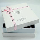 weiße Luxusgeschenkboxen 300g 30cm x 30cm Körperpflege-Verpackenkasten MDF Skincare mit Band