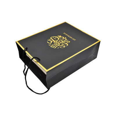 Dauerhafte schwarze kundenspezifische Papiereinkaufstaschen mit Golf-Folien-Logo